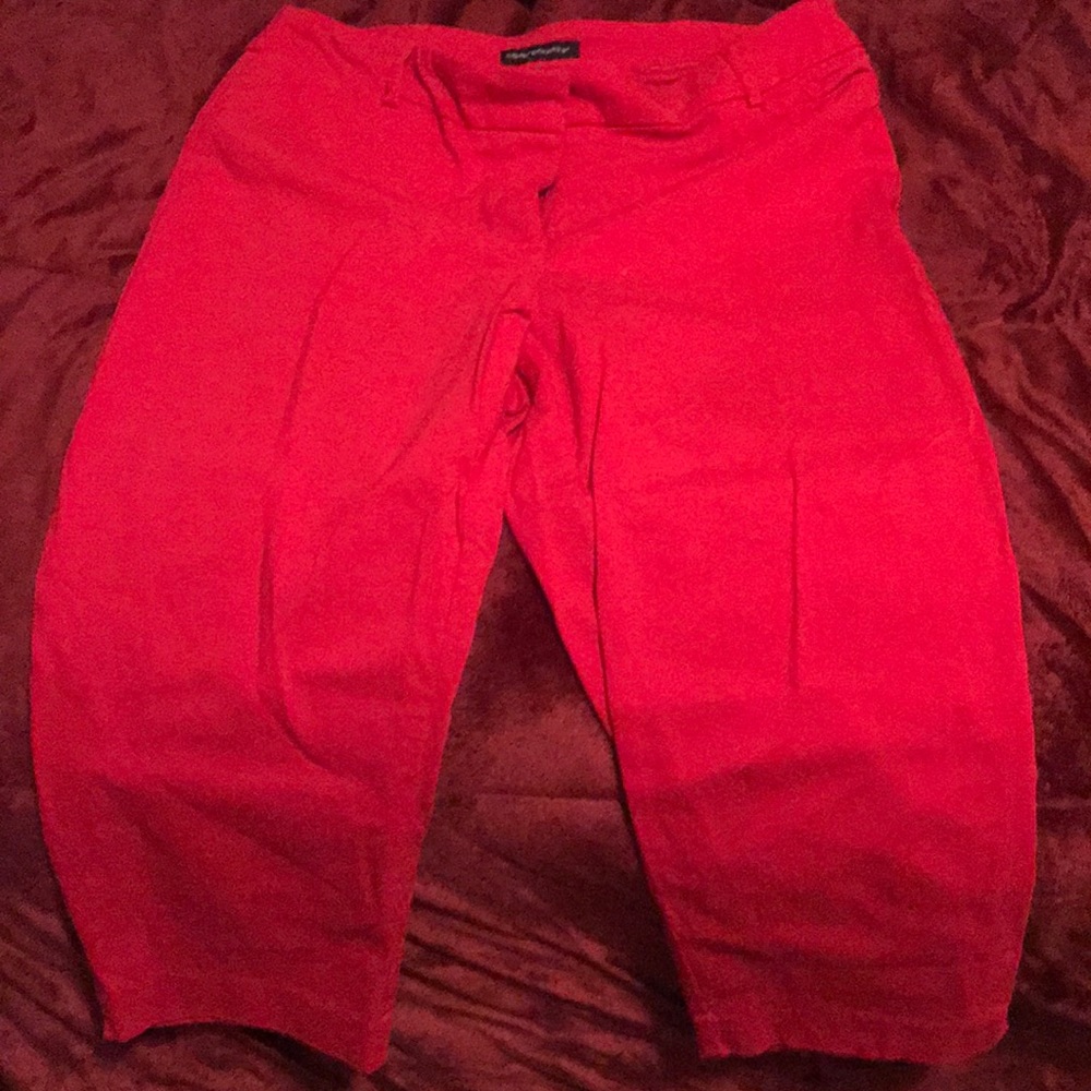 Red capris